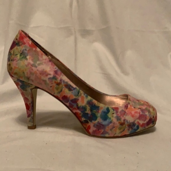 MADDEN GIRL GETTA FLORAL PUMP - Picture 1 of 11